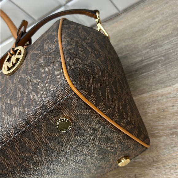 0301 Michael Kors Brown Signature Satchel 253640301 - Picture 10 of 14